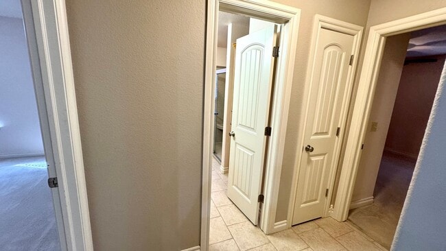 Building Photo - Spacious Stonegate Retreat with Home Office & Outdoor Living