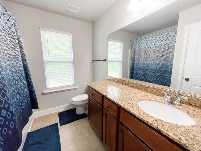 Building Photo - 10 Manzanita Ct