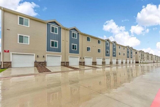 Building Photo - 21155 Gosling Rd