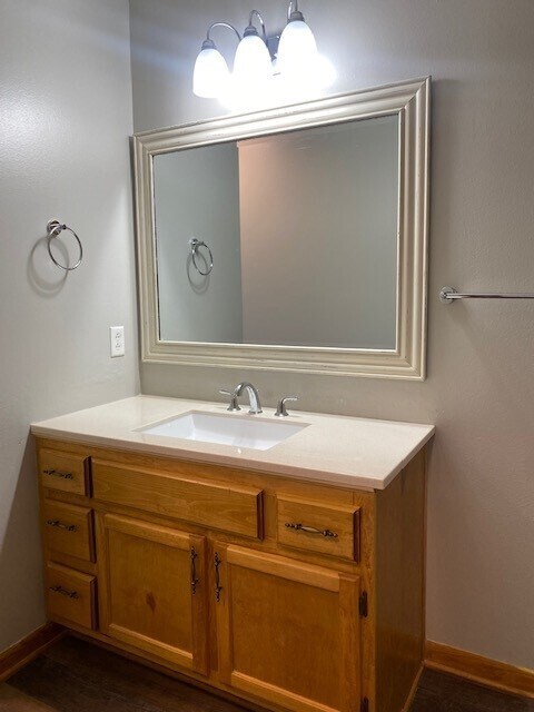 Building Photo - 5105 Lake Dr