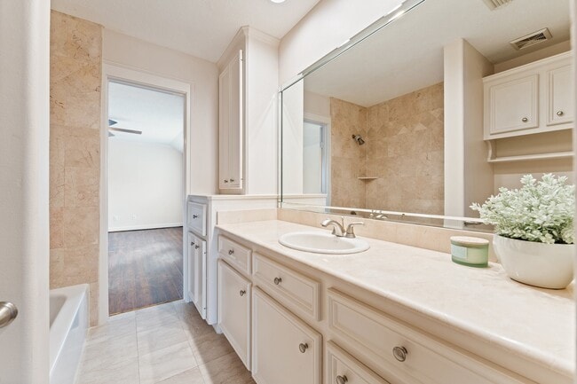 Building Photo - 5422 Gibson St