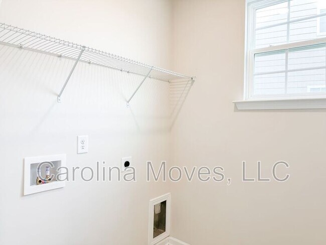 Building Photo - 19 Fennec Dr