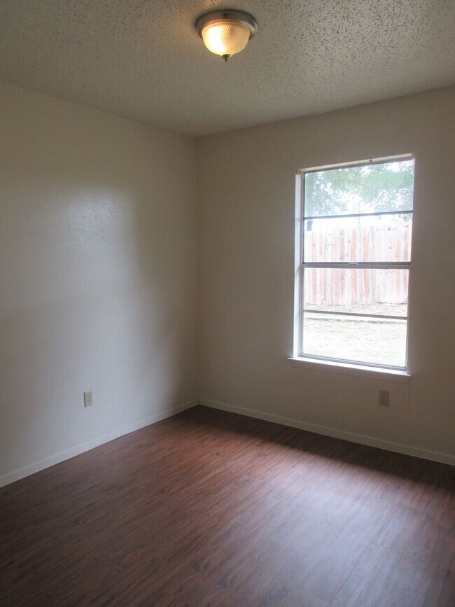 Building Photo - 6910 Millrace Dr