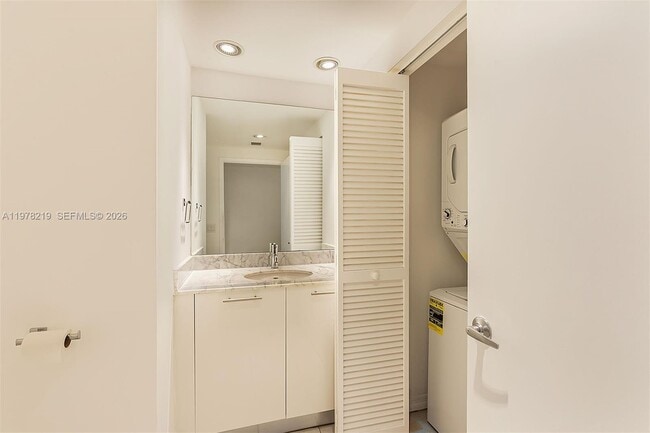 Building Photo - 951 Brickell Ave