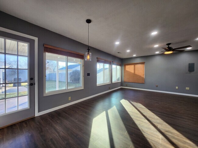 Building Photo - Beautiful 2-Story Home in Northmont School District