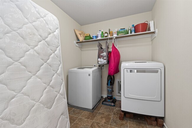 Building Photo - 9931 Chimney Swift Ln