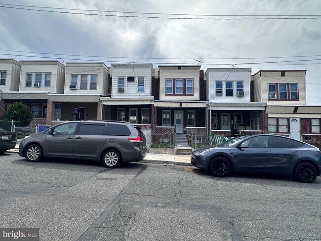 Building Photo - 136 W Clarkson Ave