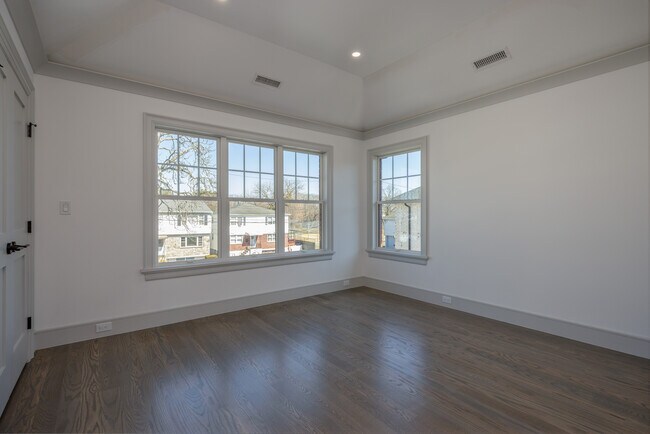 Building Photo - 7 Victoria Ln