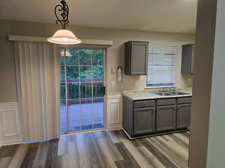 Kitchen to Deck - 2016 Briar Trail Ct SW