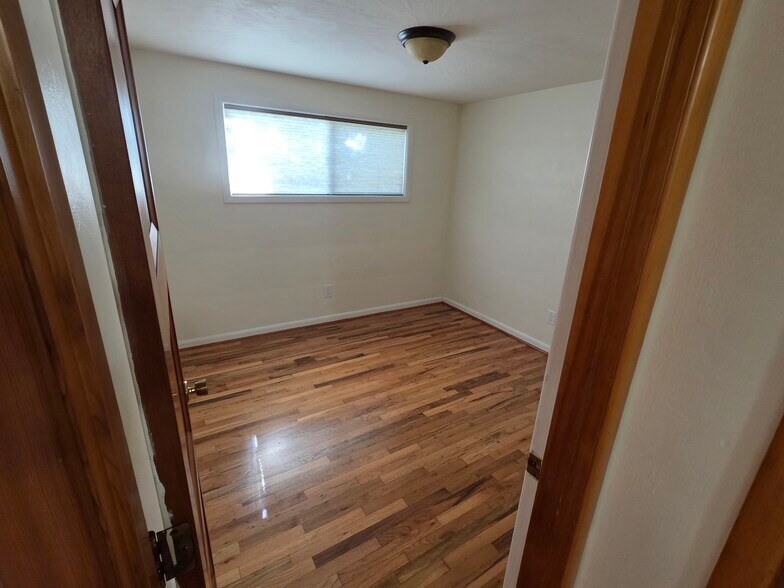 Building Photo - 210 Stadium Dr S