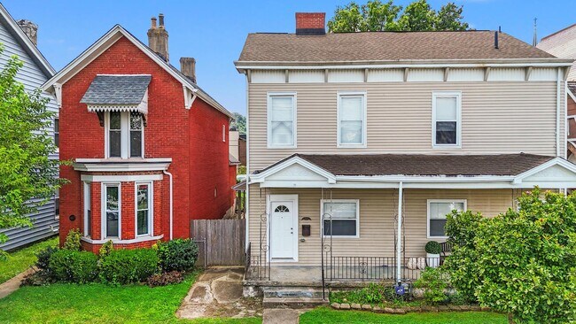 Building Photo - 419 Oak St