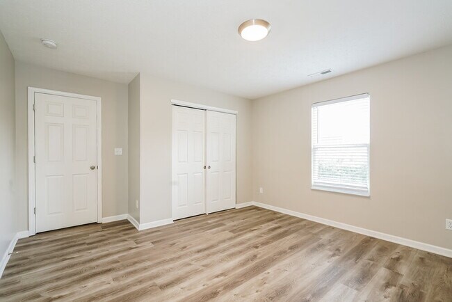 Building Photo - 524 Grassy Bend Dr