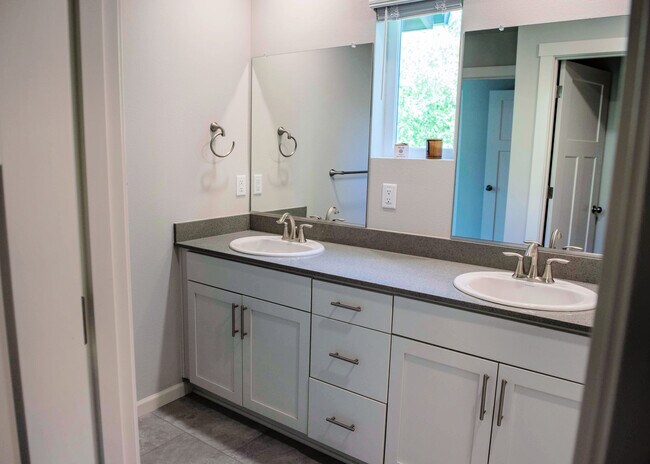 Building Photo - 12003 SE High Creek Rd