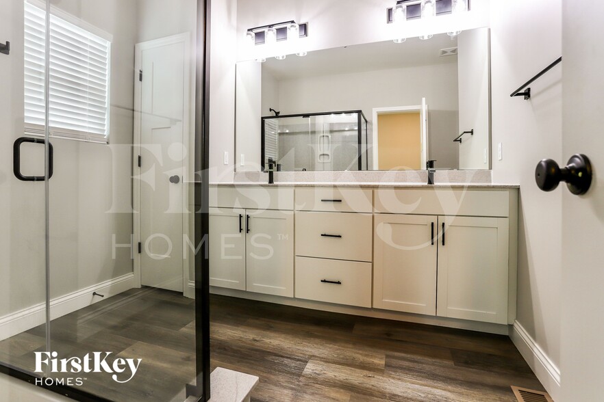 Building Photo - 413 Bittersweet Dr