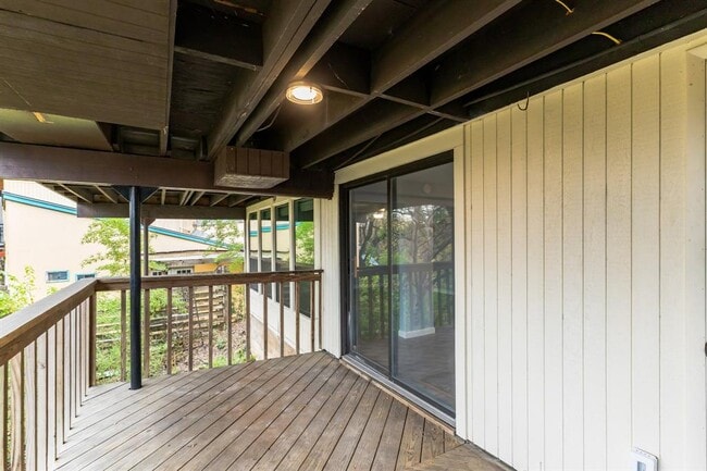 Building Photo - 807 Azie Morton Rd