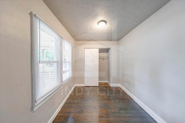 Building Photo - 4430 Crittenden Ave