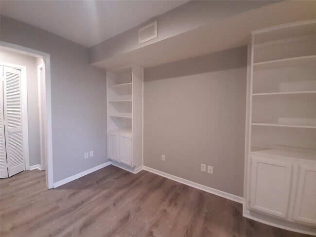 Building Photo - 767 Bering Dr