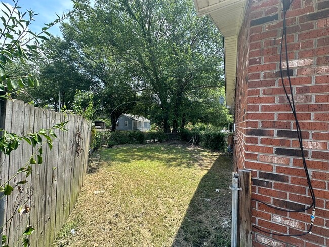 Building Photo - 454 E Norwood Ave