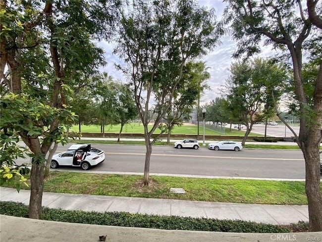 Building Photo - 143 Sanctuary