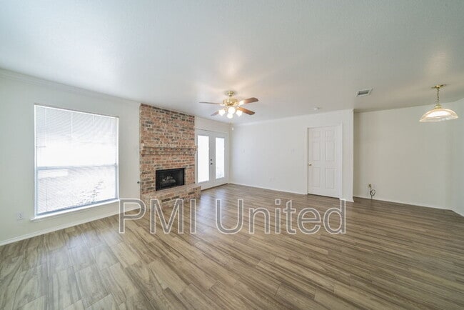 Building Photo - 2758 Red Oak Dr