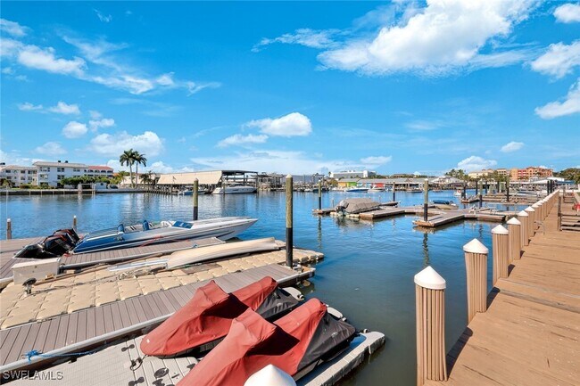 Building Photo - 800 River Point Dr