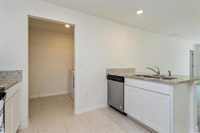 Building Photo - 352 Towns Cir