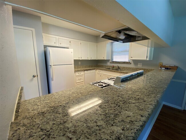 Building Photo - 2714 Sherwood Hollow Ln
