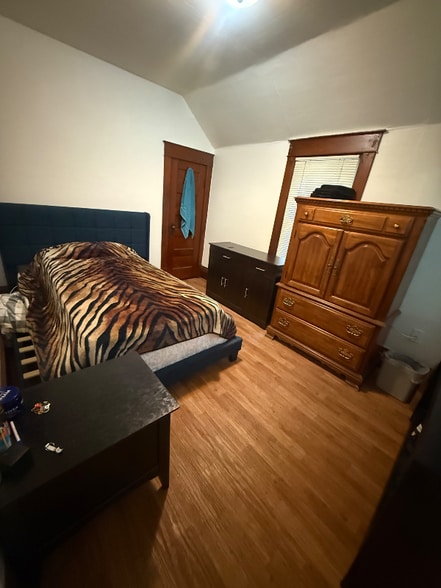 Building Photo - 814 Beechwood Ave