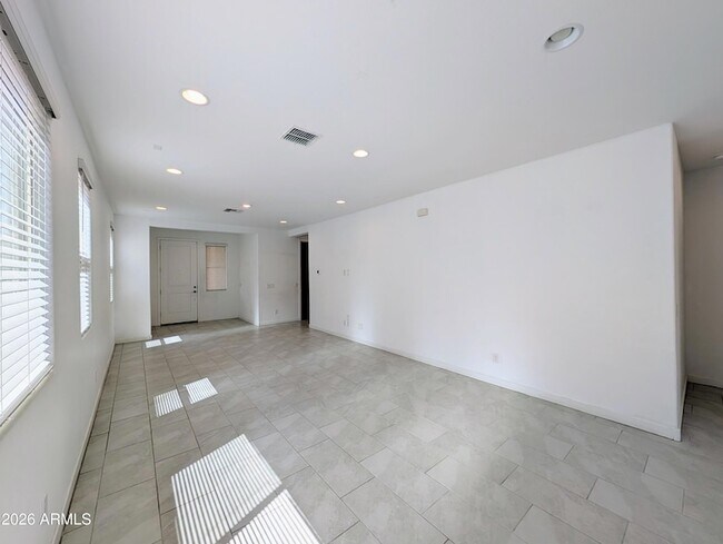 Building Photo - 9509 W Sells Dr