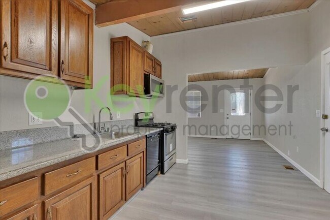 Building Photo - 1127 Rood Ave