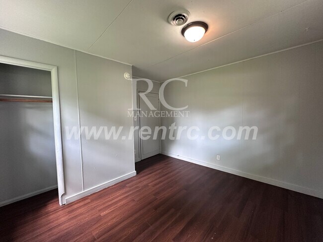 Building Photo - 1012 Giddings-