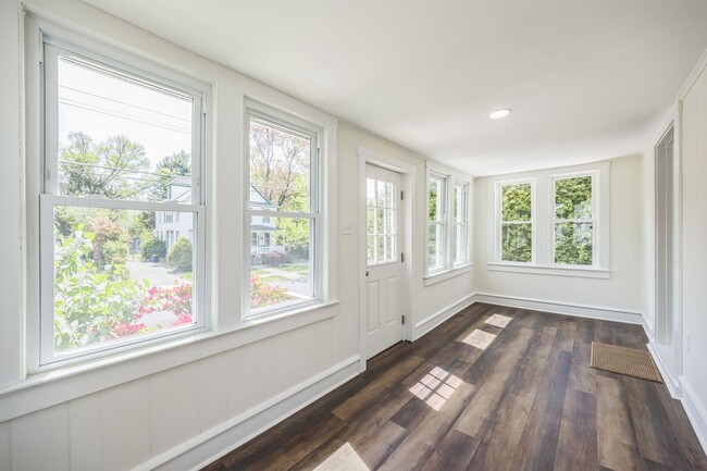Building Photo - 725 Belmont Ave