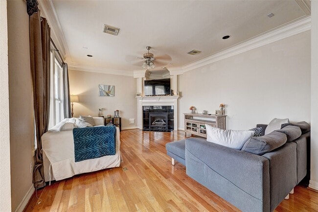 Building Photo - 835 Rosine St