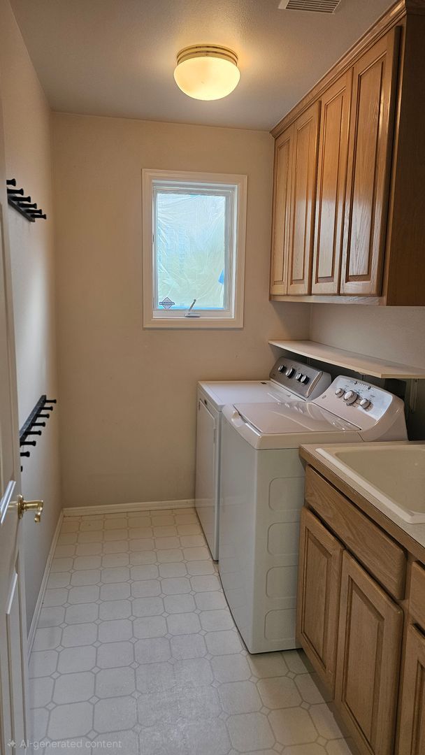 Building Photo - Beautiful 4 Bed 2.5 Bath  3190 sq ft Home ...