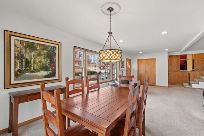 Building Photo - Style Meets Location 3 Bedroom 3 Bathroom Single Family Home - Must See