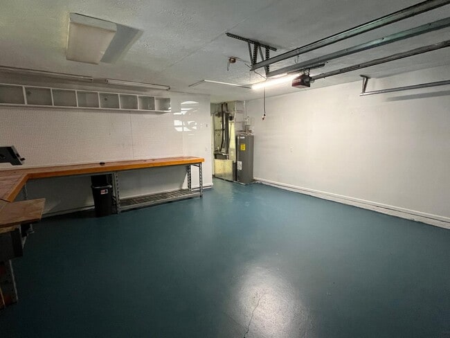 Building Photo - 2351 SE Maize St