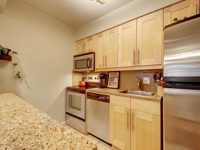 Building Photo - 7685 Northcross Dr