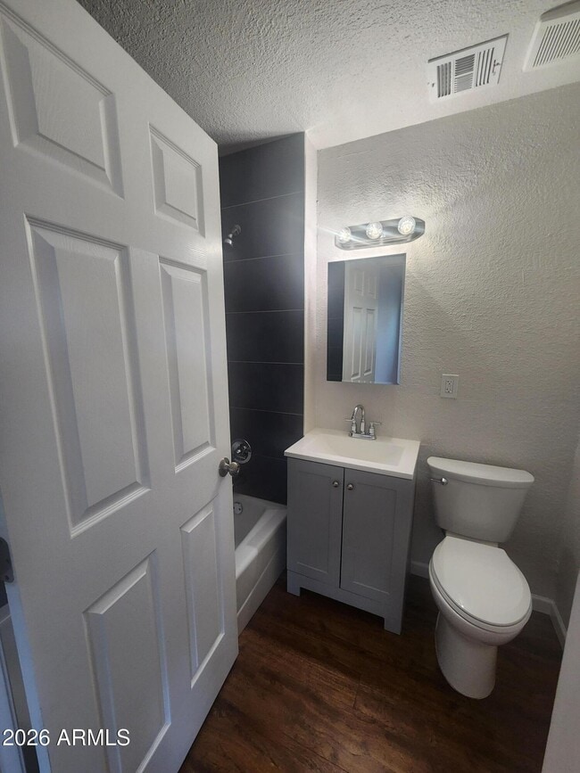 Building Photo - 918 E Garfield St