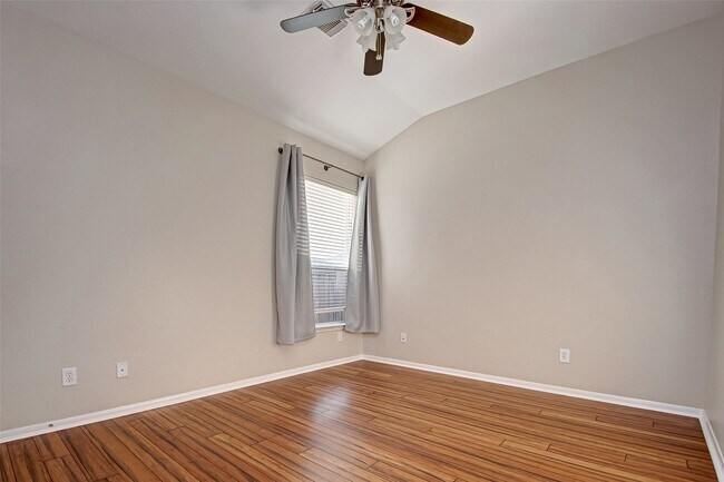 Building Photo - 26439 Richwood Oaks Dr