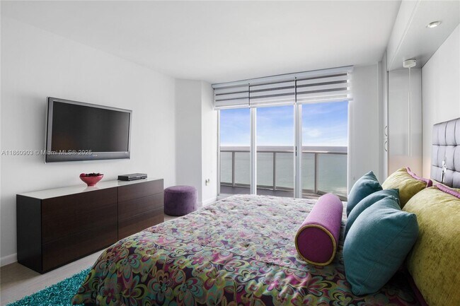 Building Photo - 16445 Collins Ave