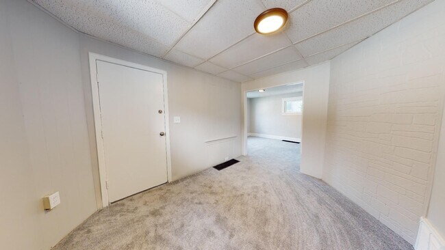 Building Photo - Old Brooklyn - 3 Bedroom Single Family Home