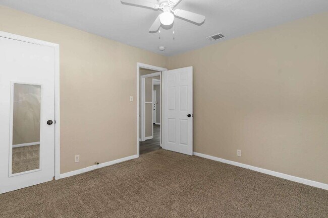 Building Photo - Cozy 2 Bedroom 1 Bath Duplex in Cleburne T...