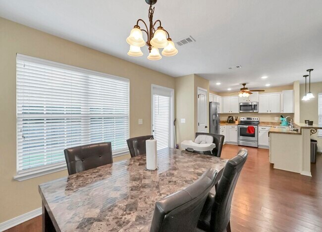 Building Photo - 220 Wainwright Dr