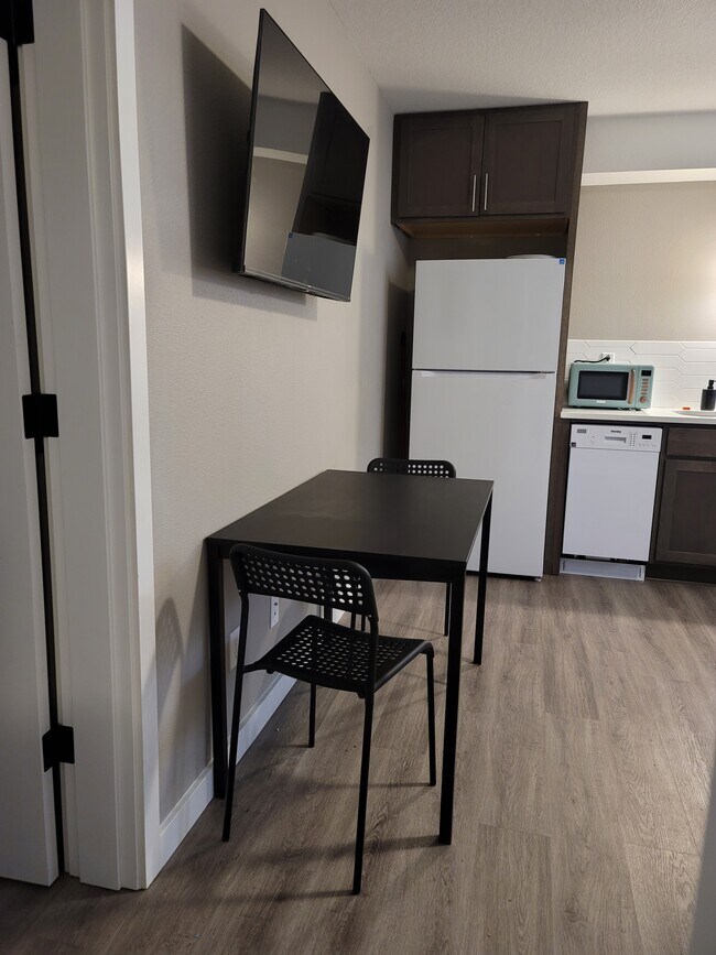 Building Photo - 6640 N Amherst St