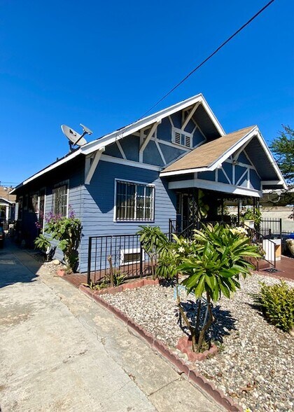 Front Duplex - 413 W 53rd St