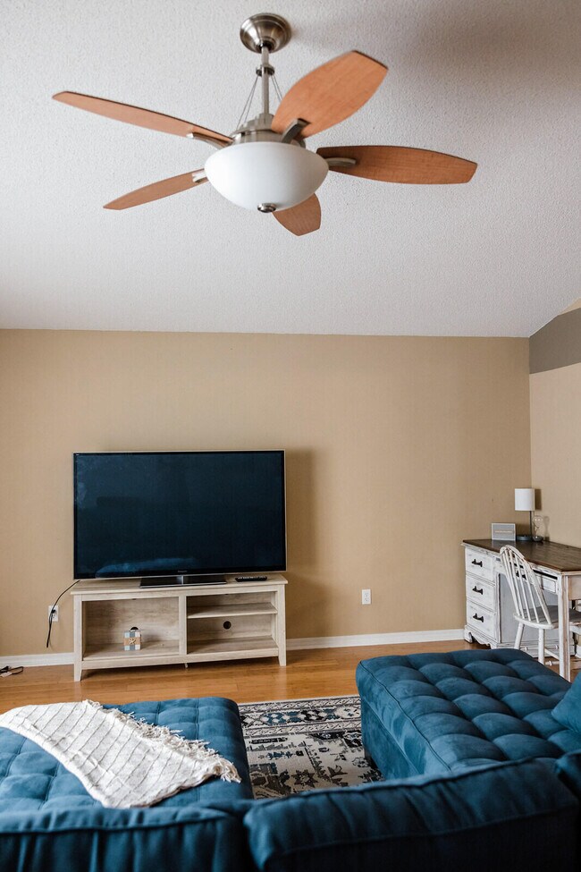 Building Photo - 2026 Catline Cir