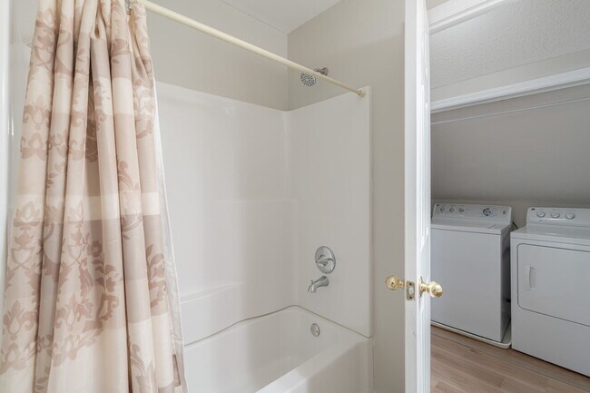 Building Photo - 8815 Brucewood Ln