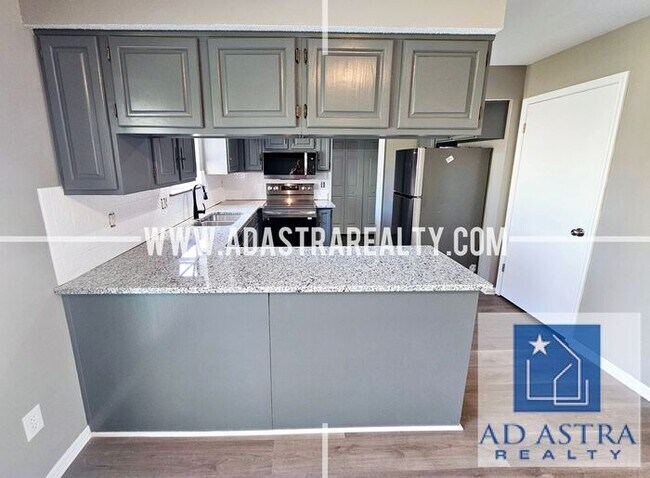 Building Photo - Very Nice 3 Bedroom 2 Bath Duplex in Overland Park-Available NOW!!