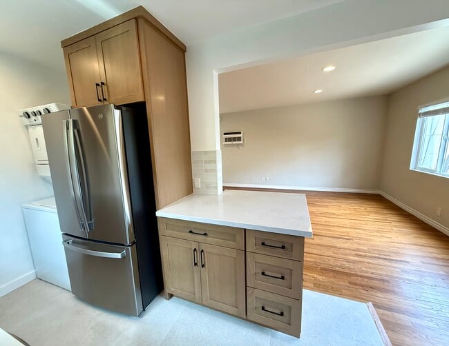 W/D in unit - 11605 W Washington Blvd