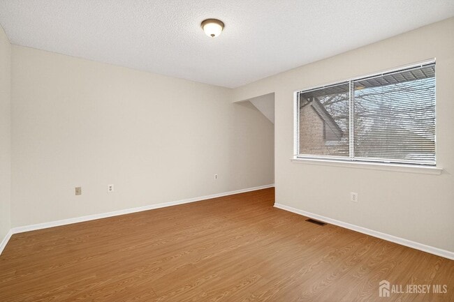 Building Photo - 70 Hampshire Dr